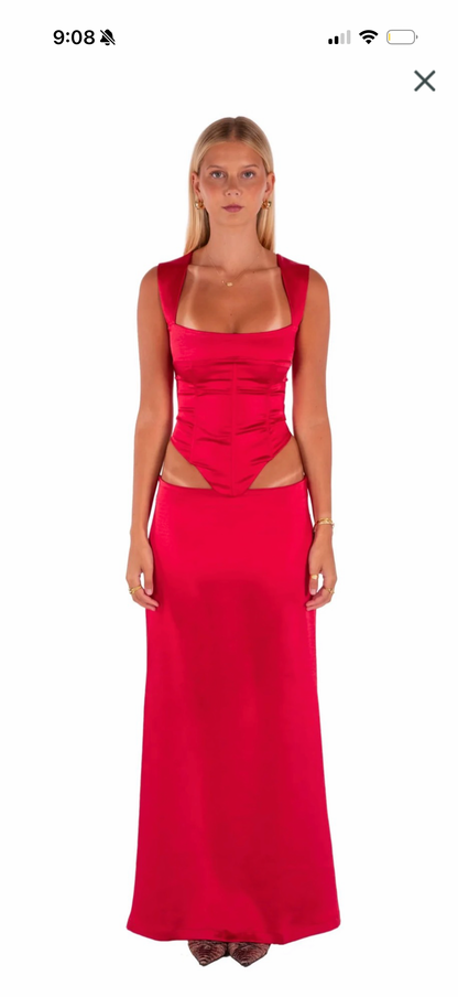 I am Delilah Valerie set in cherry