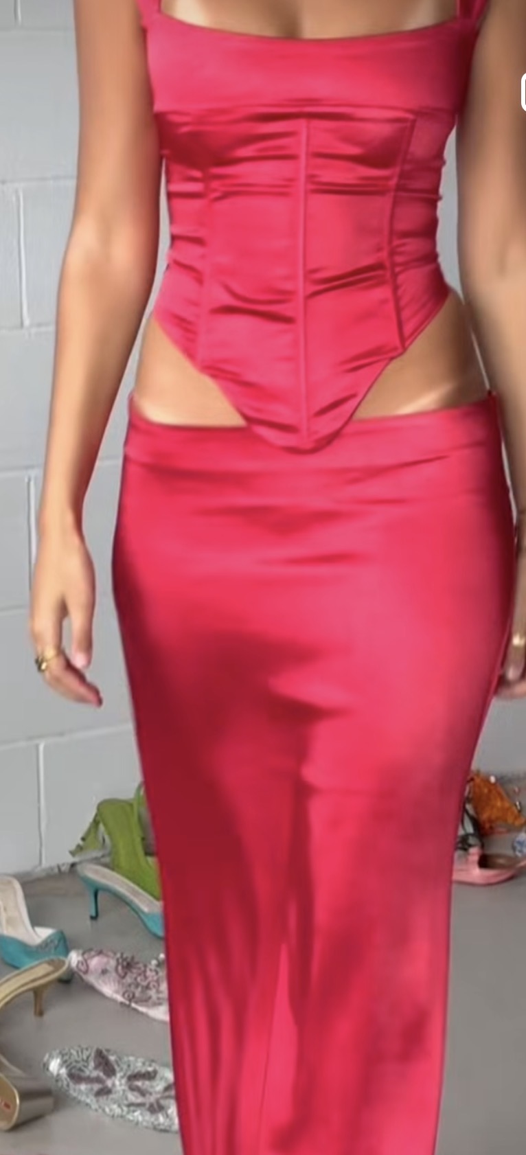 I am Delilah Valerie set in cherry